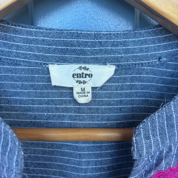 Entro Floral Embroidered Chambray Blue & White Pinstripe Tunic Dress Size Medium - Picture 2 of 11